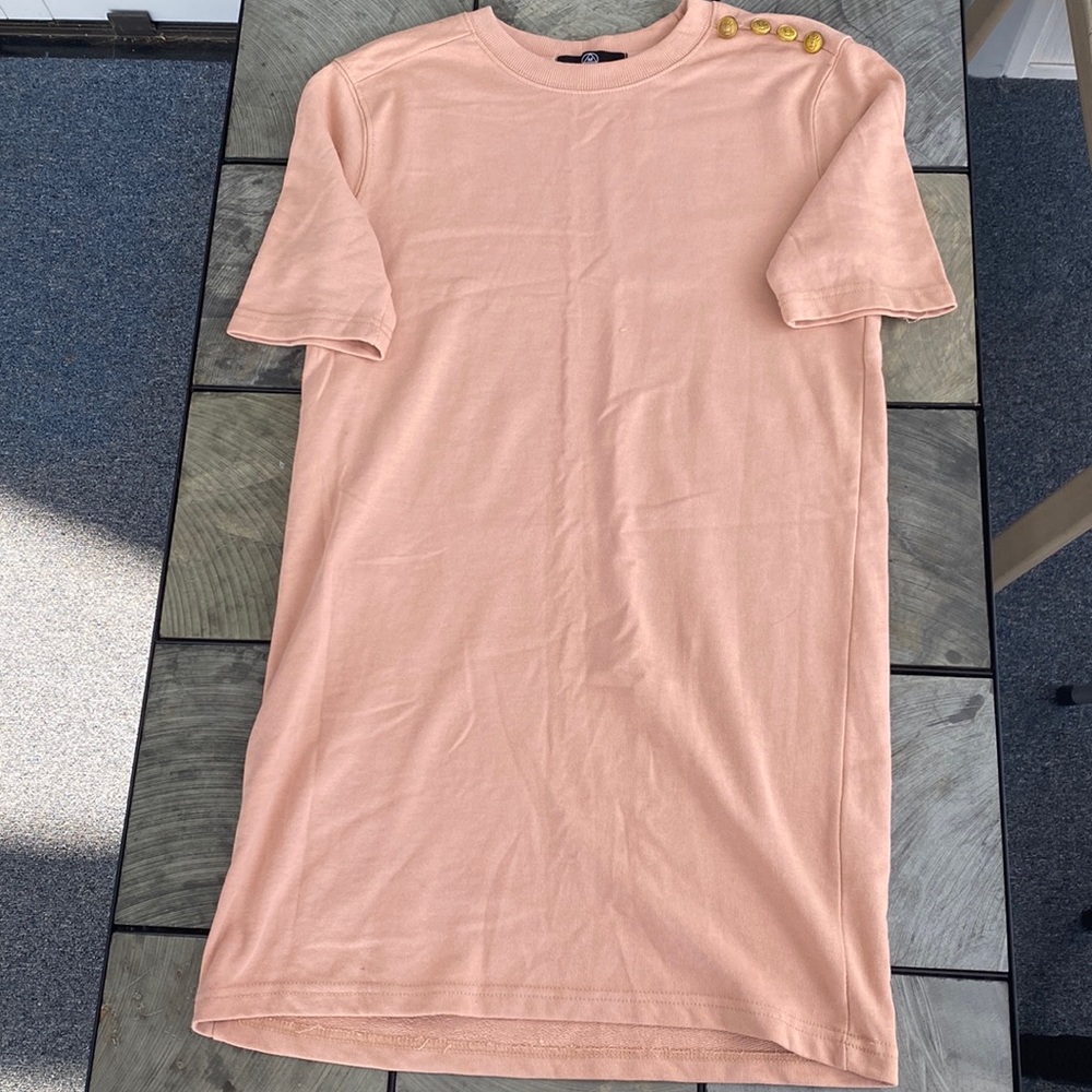 MISSGUIDED blush short sleeve sweatshirt dress with gold buttons— NEVER WORN